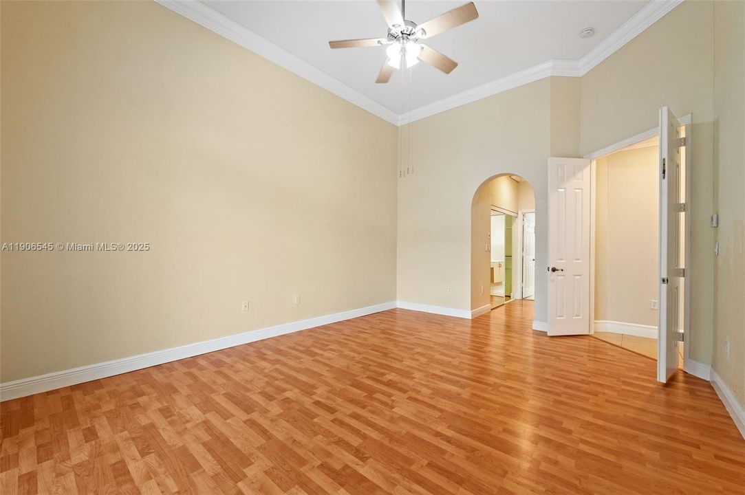 出租: $5,400 (5 贝兹, 3 浴室, 2829 平方英尺)