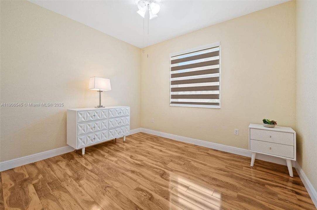 出租: $5,400 (5 贝兹, 3 浴室, 2829 平方英尺)