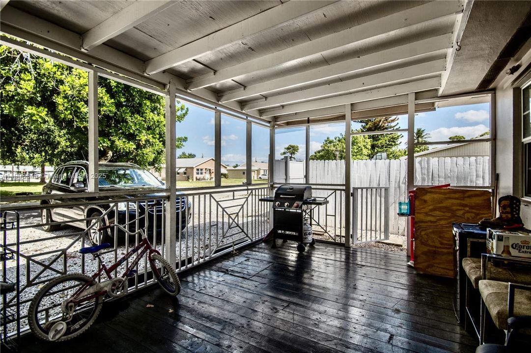 待售: $565,000 (4 贝兹, 3 浴室, 1091 平方英尺)