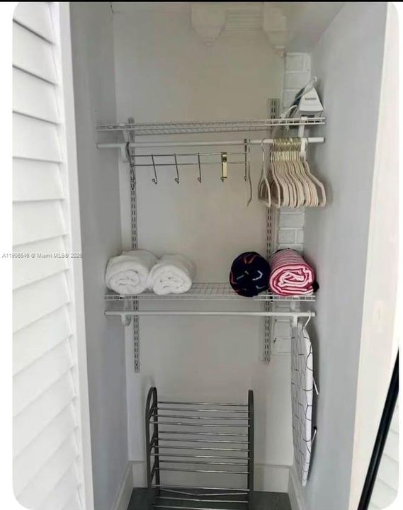 待售: $565,000 (4 贝兹, 3 浴室, 1091 平方英尺)