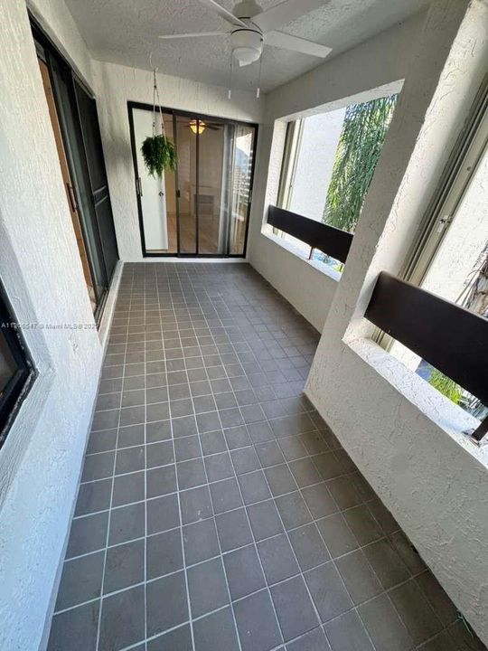 出租: $2,450 (2 贝兹, 2 浴室, 965 平方英尺)