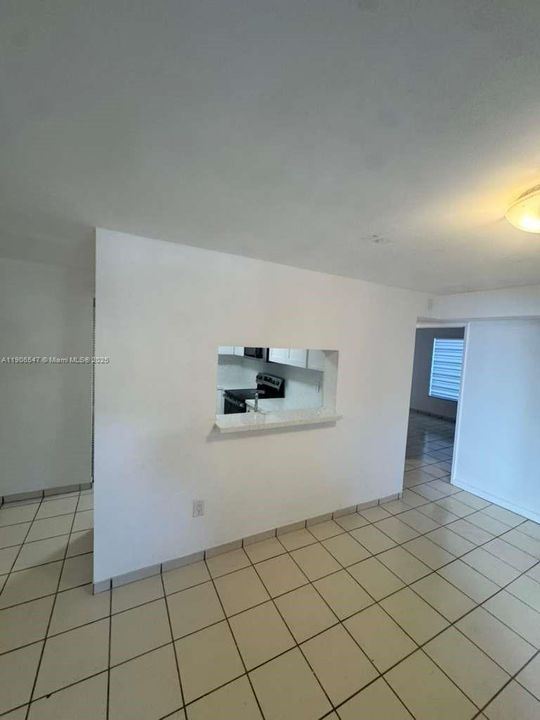 出租: $2,450 (2 贝兹, 2 浴室, 965 平方英尺)