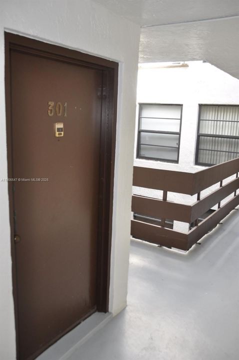 出租: $2,450 (2 贝兹, 2 浴室, 965 平方英尺)