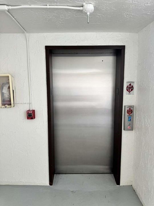 出租: $2,450 (2 贝兹, 2 浴室, 965 平方英尺)