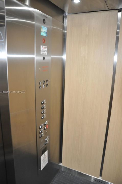 出租: $2,450 (2 贝兹, 2 浴室, 965 平方英尺)