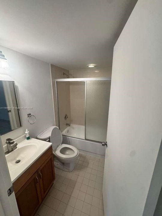 出租: $2,450 (2 贝兹, 2 浴室, 965 平方英尺)