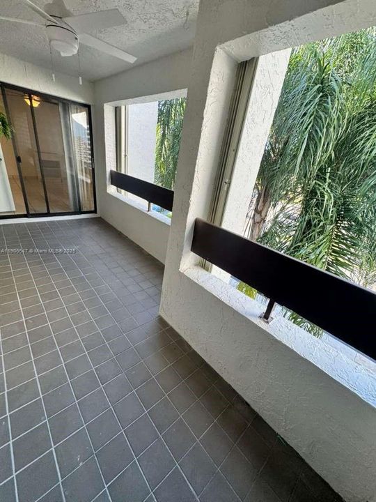 出租: $2,450 (2 贝兹, 2 浴室, 965 平方英尺)