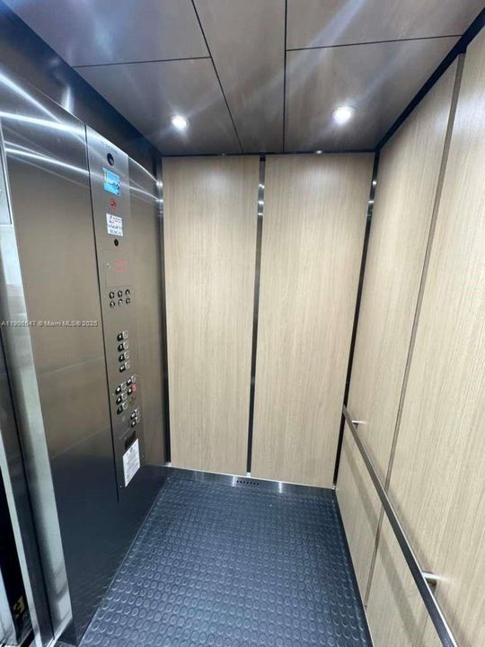 出租: $2,450 (2 贝兹, 2 浴室, 965 平方英尺)