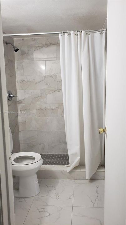 Recently Rented: $1,700 (1 beds, 1 baths, 710 Square Feet)