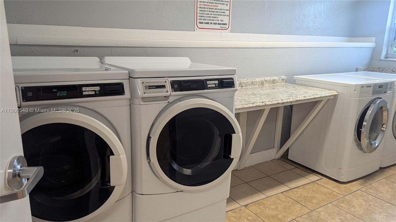 Recently Rented: $1,700 (1 beds, 1 baths, 710 Square Feet)