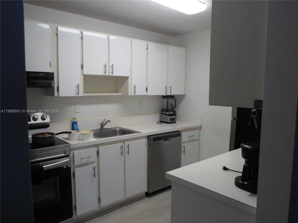 For Rent: $2,100 (2 beds, 2 baths, 1065 Square Feet)