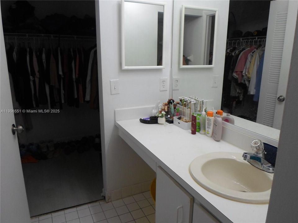 For Rent: $2,100 (2 beds, 2 baths, 1065 Square Feet)