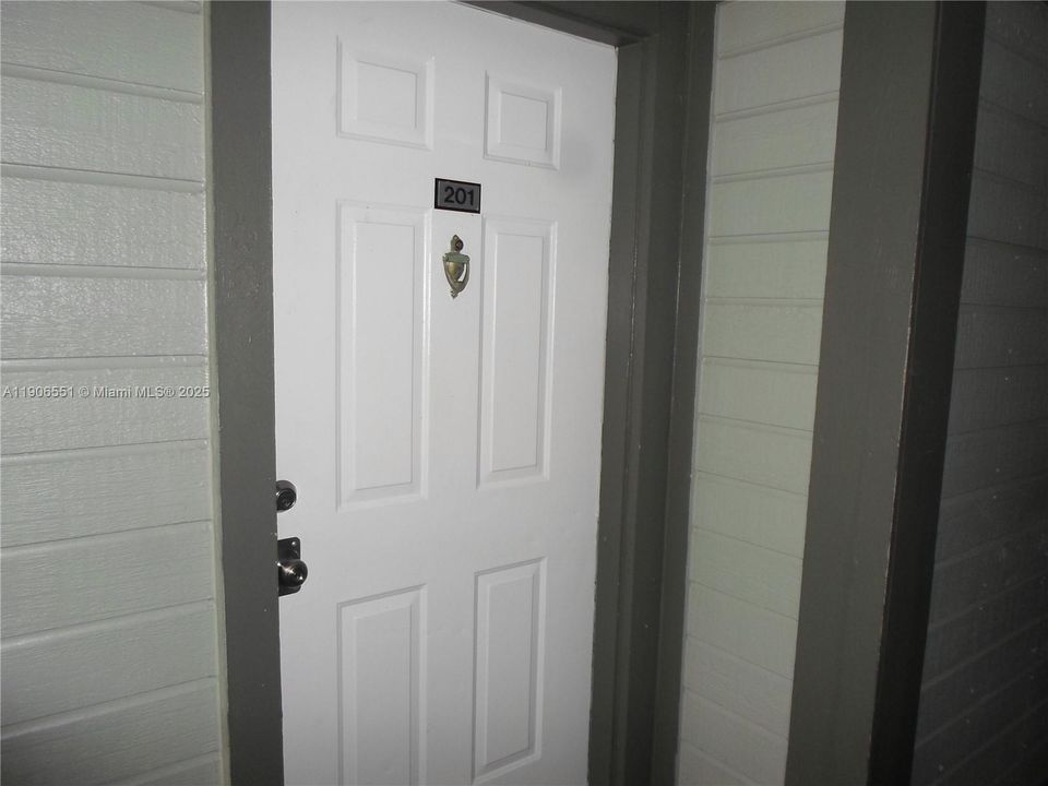 For Rent: $2,100 (2 beds, 2 baths, 1065 Square Feet)