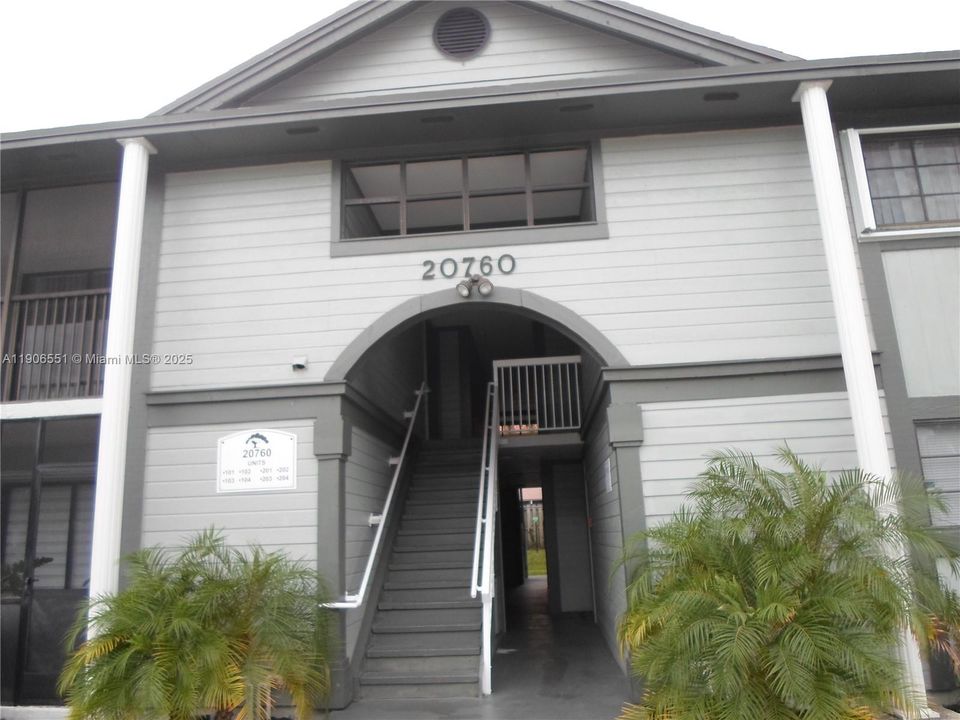 For Rent: $2,100 (2 beds, 2 baths, 1065 Square Feet)