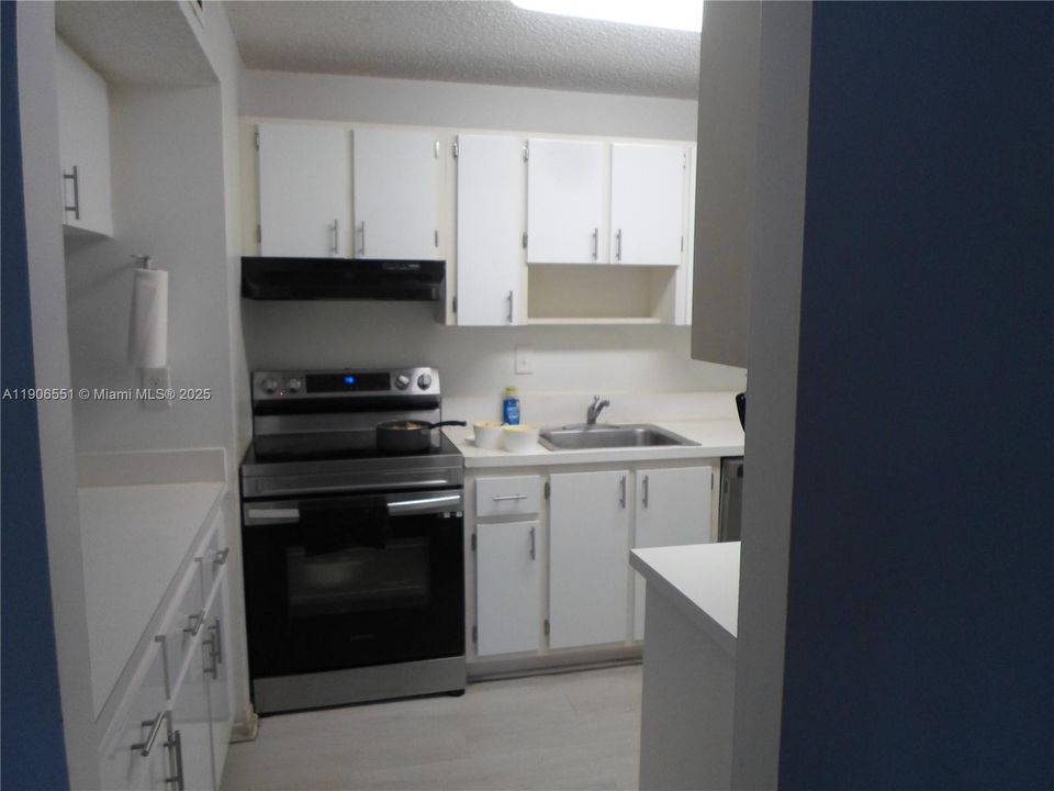For Rent: $2,100 (2 beds, 2 baths, 1065 Square Feet)