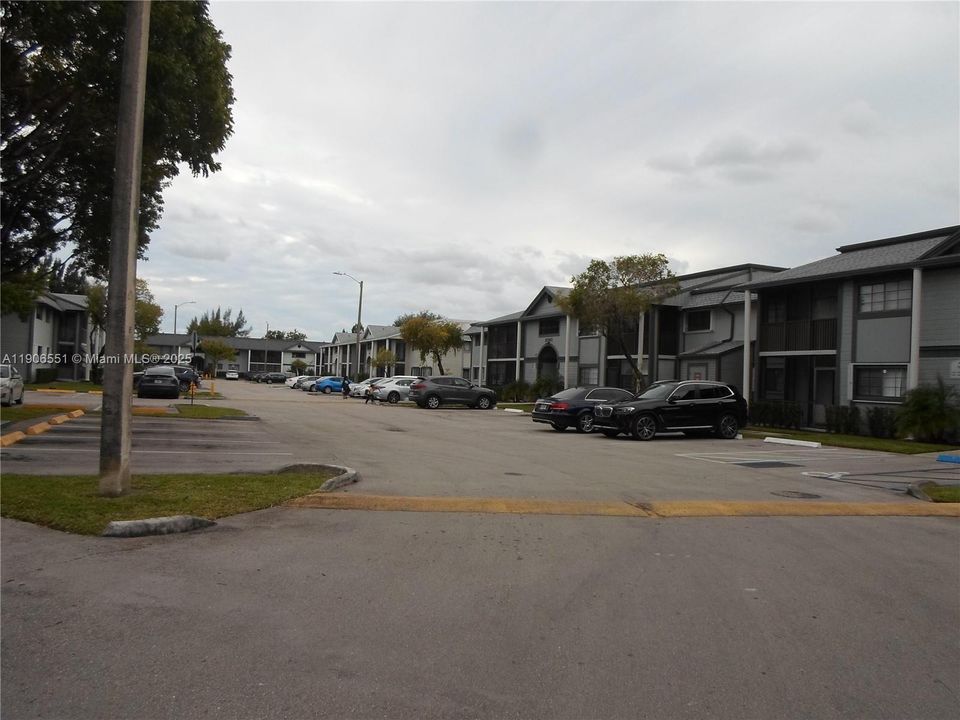 For Rent: $2,100 (2 beds, 2 baths, 1065 Square Feet)