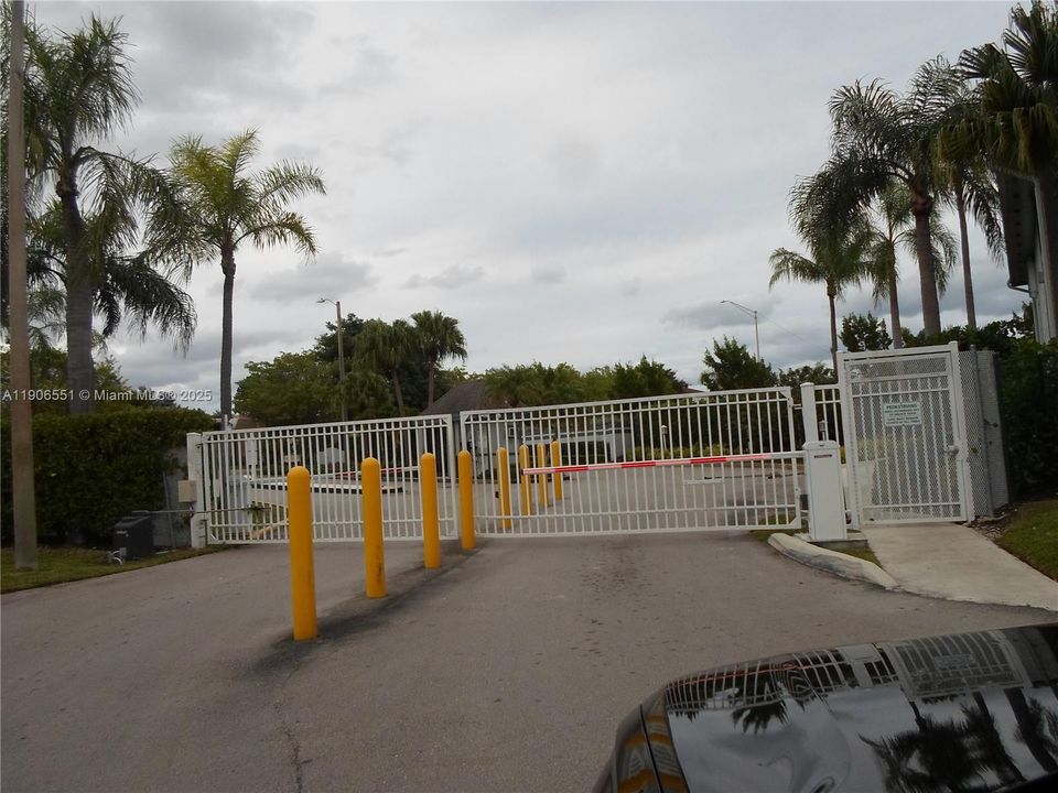 For Rent: $2,100 (2 beds, 2 baths, 1065 Square Feet)