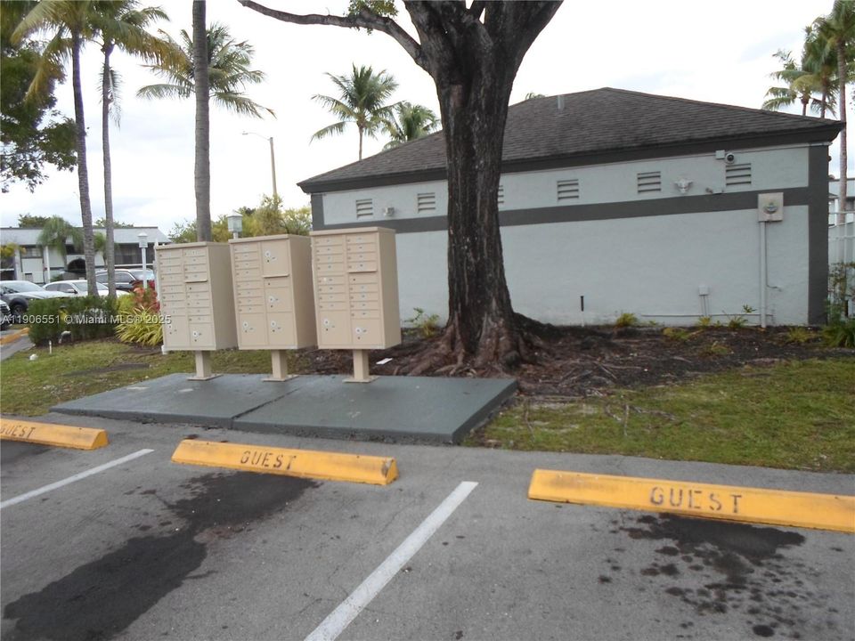 For Rent: $2,100 (2 beds, 2 baths, 1065 Square Feet)