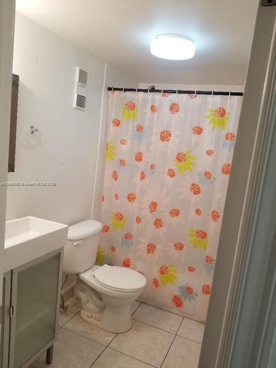 For Rent: $2,300 (2 beds, 2 baths, 984 Square Feet)