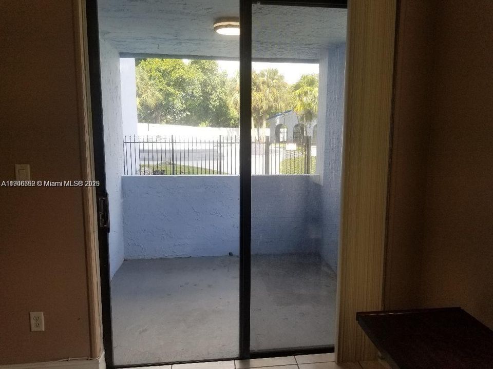 For Rent: $2,300 (2 beds, 2 baths, 984 Square Feet)