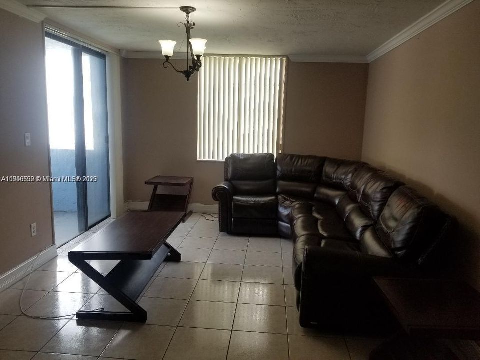 For Rent: $2,300 (2 beds, 2 baths, 984 Square Feet)