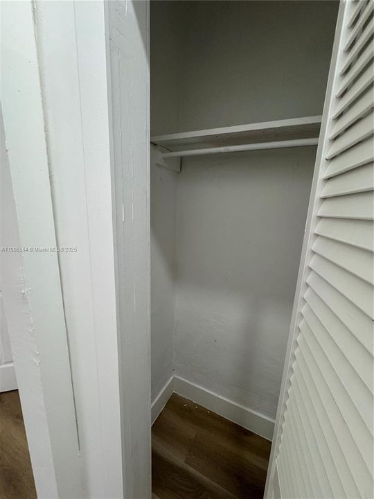 Recently Rented: $2,200 (2 beds, 1 baths, 3836 Square Feet)