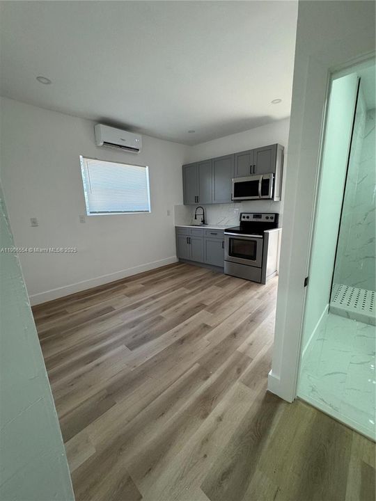 Recently Rented: $2,200 (2 beds, 1 baths, 3836 Square Feet)