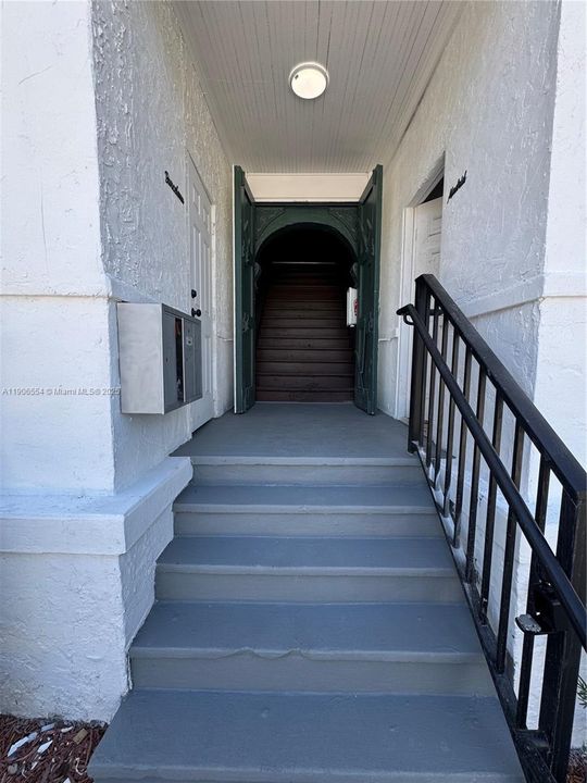 Recently Rented: $2,200 (2 beds, 1 baths, 3836 Square Feet)