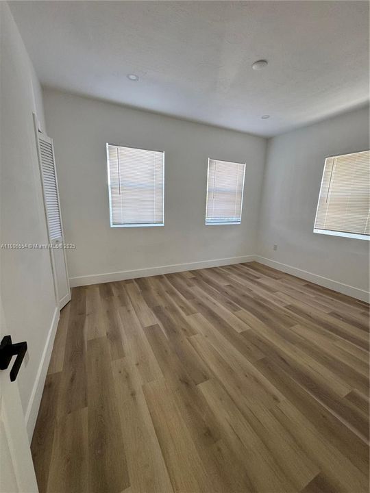 Recently Rented: $2,200 (2 beds, 1 baths, 3836 Square Feet)