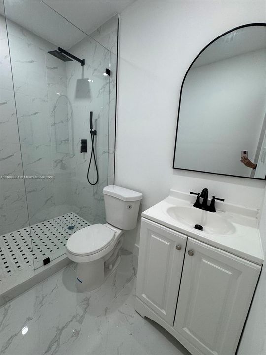 Recently Rented: $2,200 (2 beds, 1 baths, 3836 Square Feet)