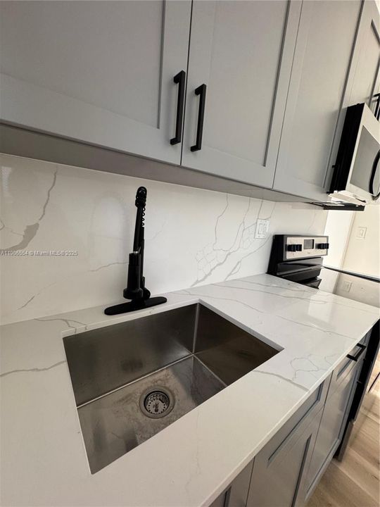 Recently Rented: $2,200 (2 beds, 1 baths, 3836 Square Feet)