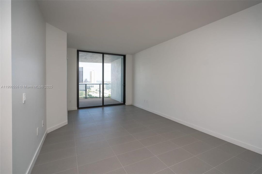 Active With Contract: $3,200 (1 beds, 1 baths, 853 Square Feet)