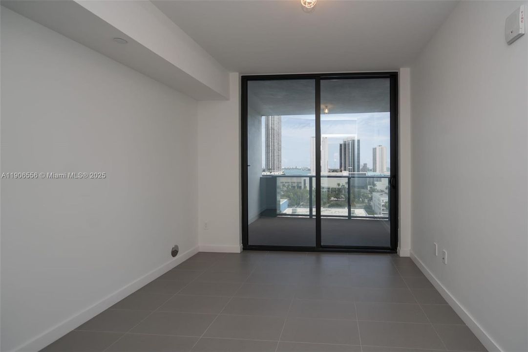 Active With Contract: $3,200 (1 beds, 1 baths, 853 Square Feet)