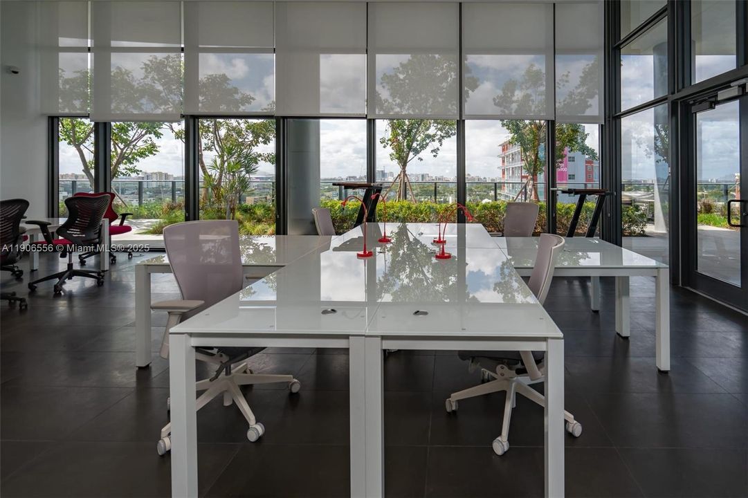 Active With Contract: $3,200 (1 beds, 1 baths, 853 Square Feet)