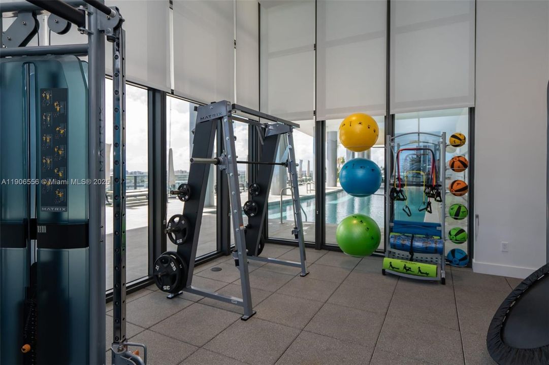 Active With Contract: $3,200 (1 beds, 1 baths, 853 Square Feet)