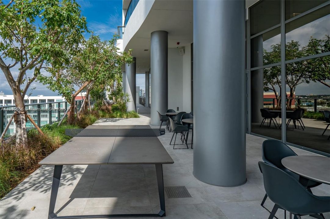 Active With Contract: $3,200 (1 beds, 1 baths, 853 Square Feet)