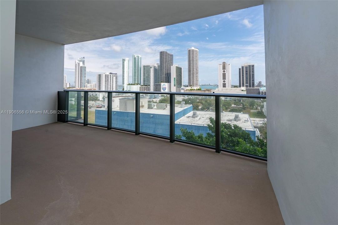 Active With Contract: $3,200 (1 beds, 1 baths, 853 Square Feet)