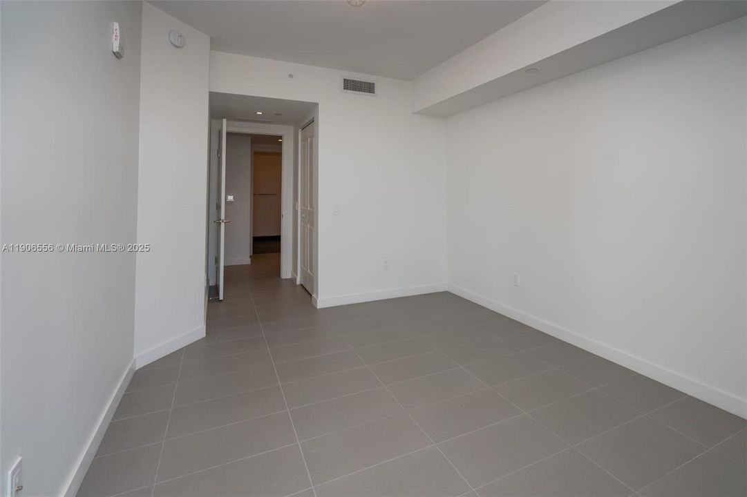 Active With Contract: $3,200 (1 beds, 1 baths, 853 Square Feet)