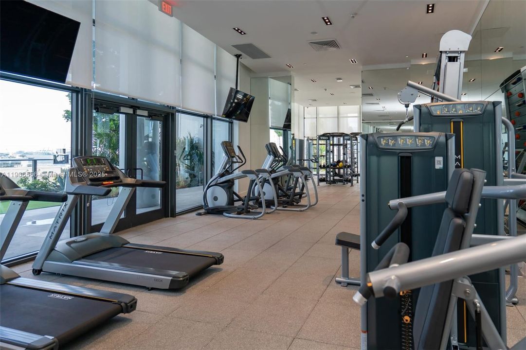 Active With Contract: $3,200 (1 beds, 1 baths, 853 Square Feet)