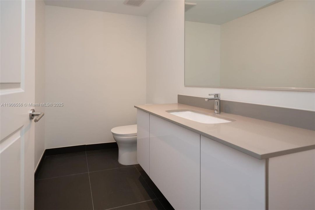 Active With Contract: $3,200 (1 beds, 1 baths, 853 Square Feet)