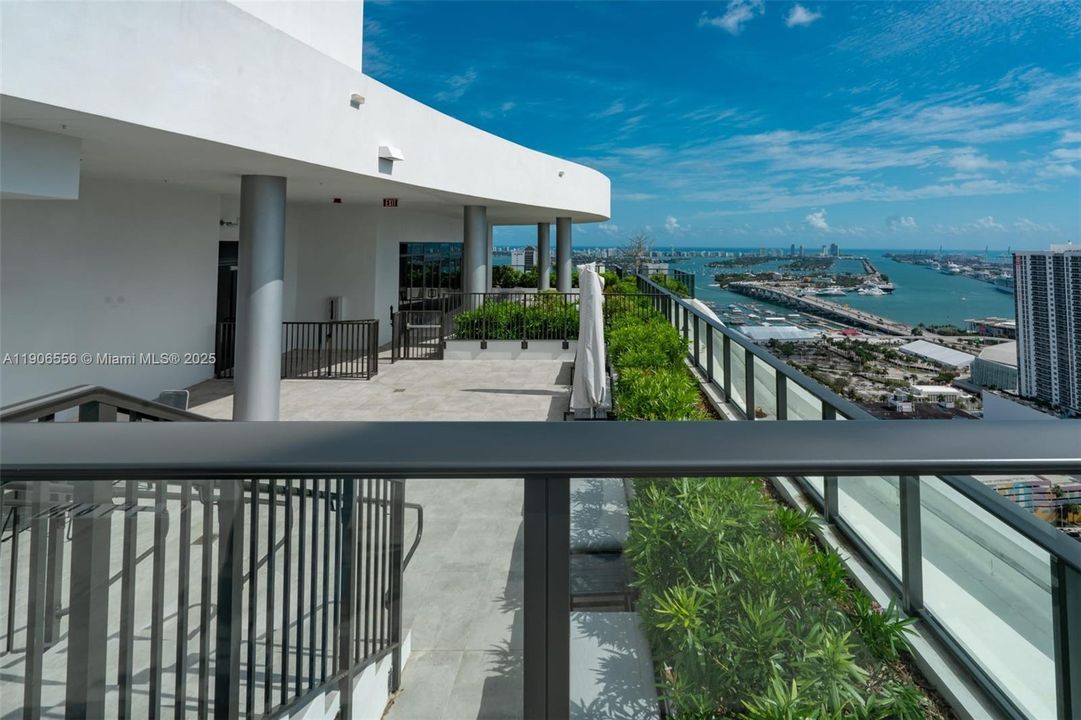 Active With Contract: $3,200 (1 beds, 1 baths, 853 Square Feet)