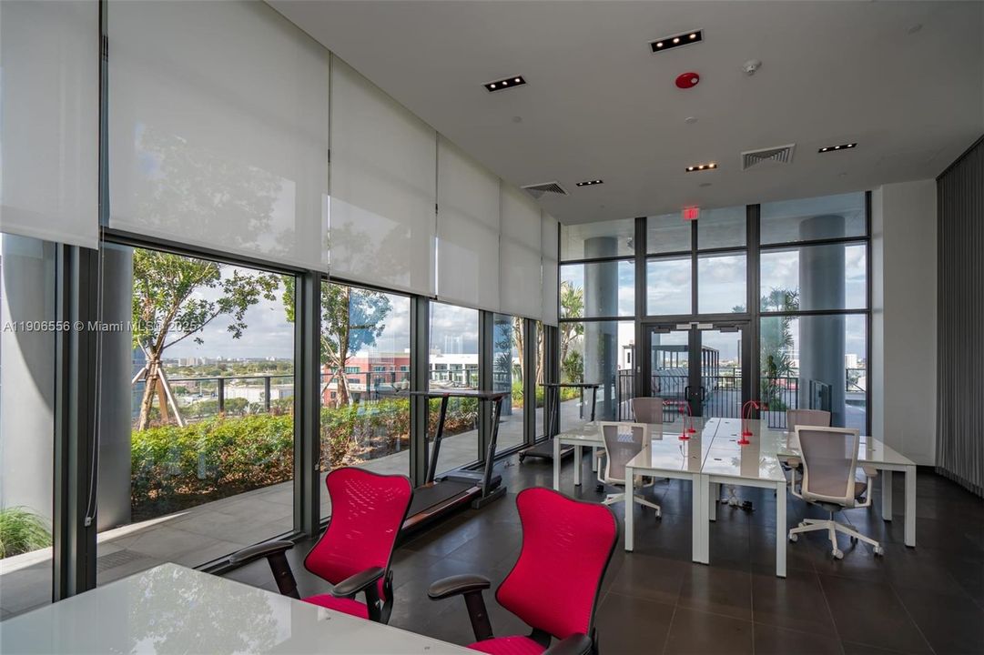 Active With Contract: $3,200 (1 beds, 1 baths, 853 Square Feet)