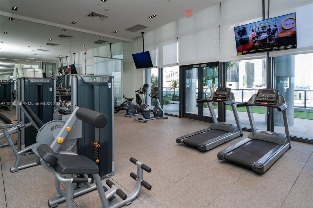 Active With Contract: $3,200 (1 beds, 1 baths, 853 Square Feet)