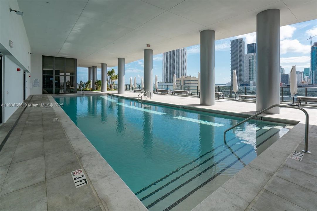 Active With Contract: $3,200 (1 beds, 1 baths, 853 Square Feet)