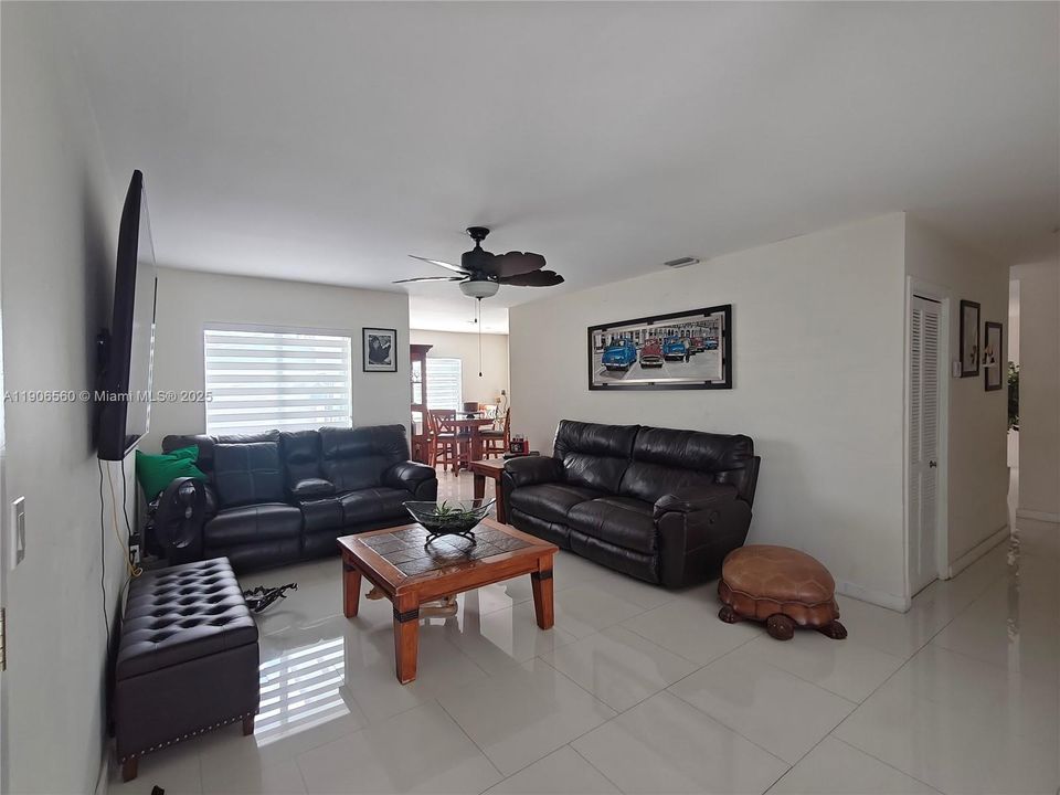 For Sale: $760,000 (3 beds, 2 baths, 1564 Square Feet)