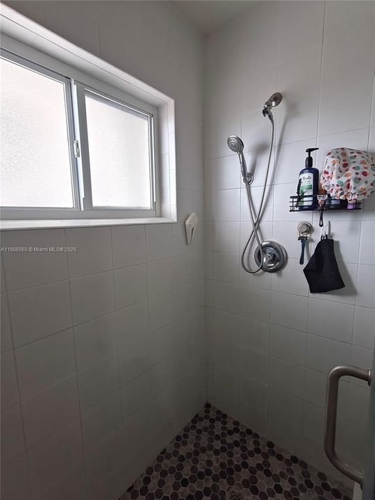 For Sale: $760,000 (3 beds, 2 baths, 1564 Square Feet)