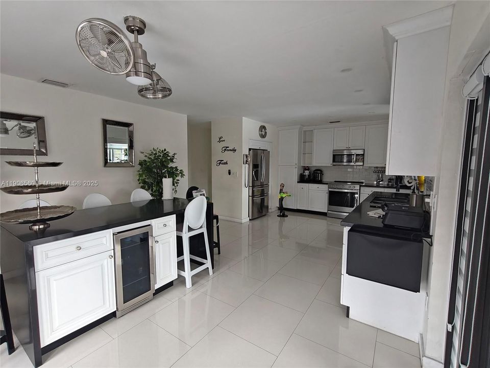 For Sale: $760,000 (3 beds, 2 baths, 1564 Square Feet)