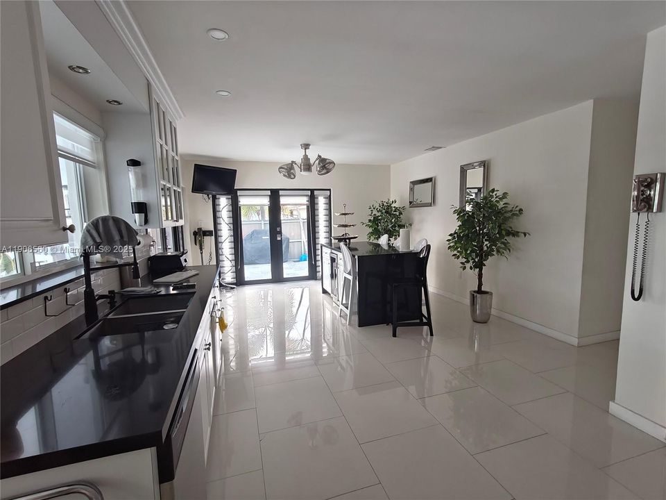 For Sale: $760,000 (3 beds, 2 baths, 1564 Square Feet)