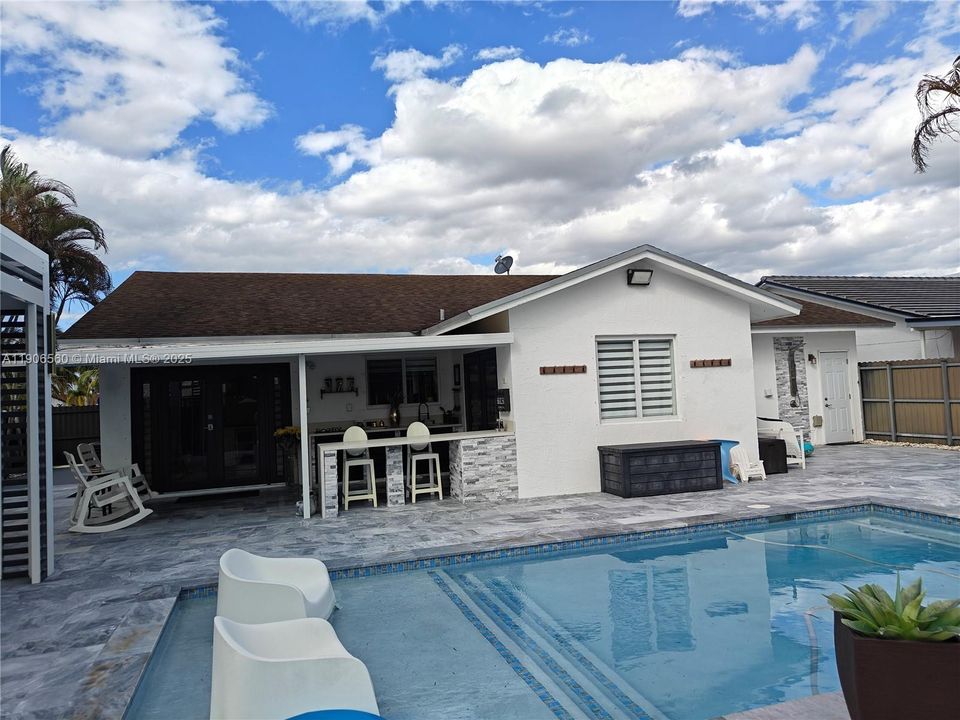 For Sale: $760,000 (3 beds, 2 baths, 1564 Square Feet)