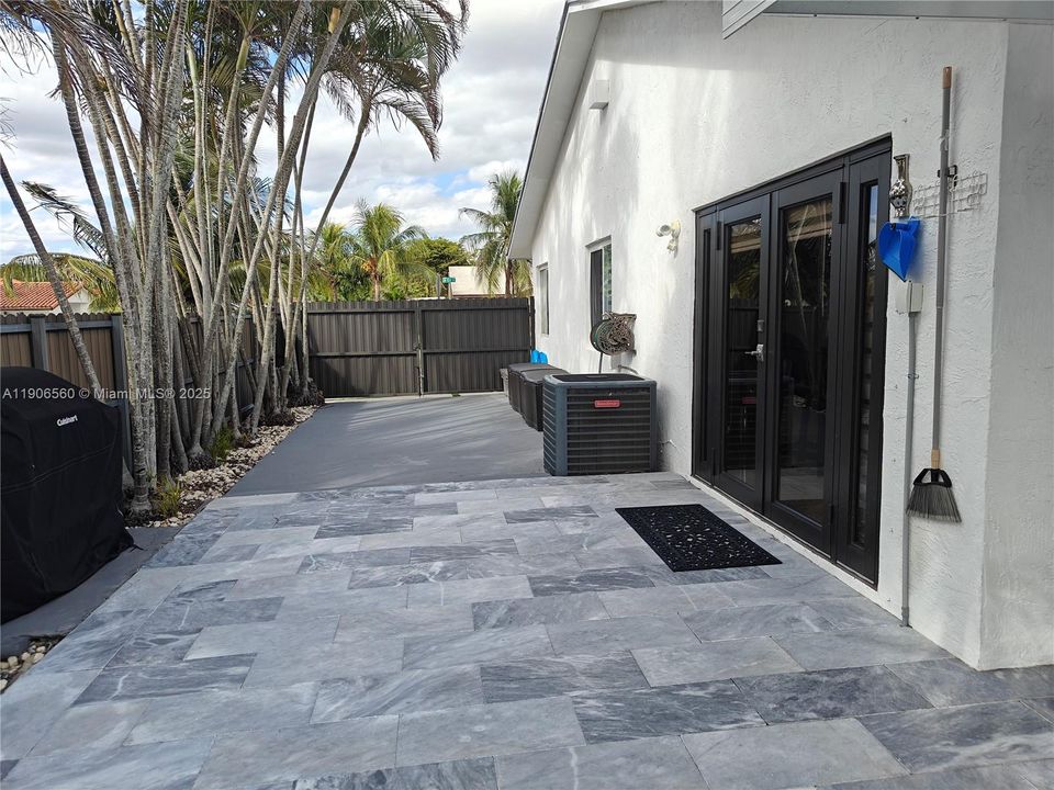 For Sale: $760,000 (3 beds, 2 baths, 1564 Square Feet)